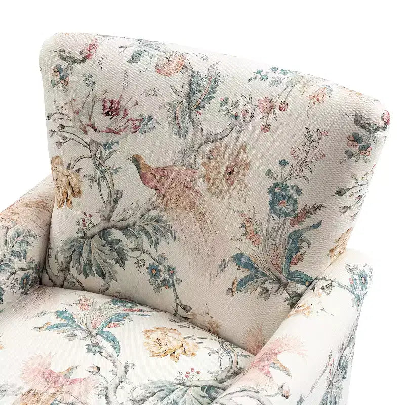 Poltrona Vincent imbottita in legno con motivo in tessuto e design a orecchioni per camera da letto | ART OF LIVING DESIGNS