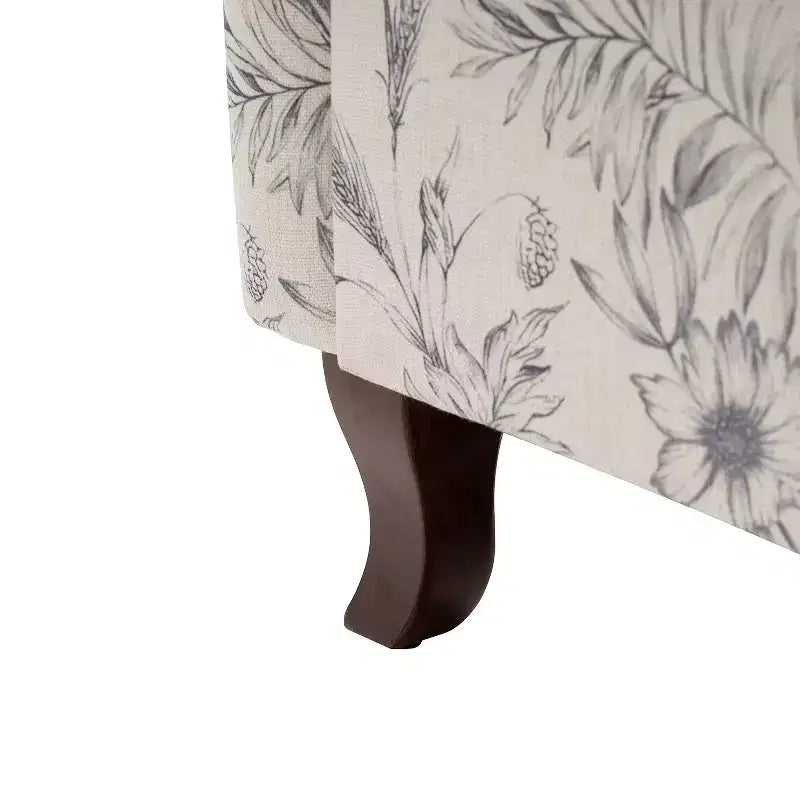 Poltrona Vincent imbottita in legno con motivo in tessuto e design a orecchioni per camera da letto | ART OF LIVING DESIGNS