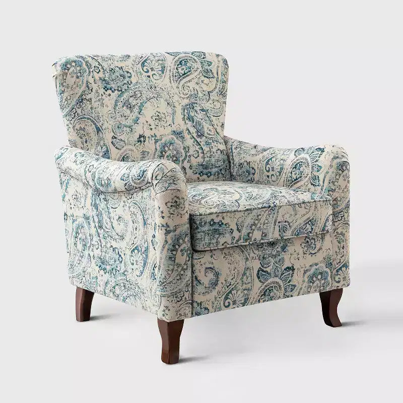 Poltrona Vincent imbottita in legno con motivo in tessuto e design a orecchioni per camera da letto | ART OF LIVING DESIGNS