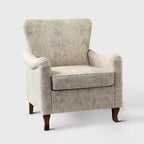 Poltrona Vincent imbottita in legno con motivo in tessuto e design a orecchioni per camera da letto | ART OF LIVING DESIGNS