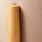 Pouf Elroy in velluto rotondo con gambe in legno - Threshold designed with Studio McGee