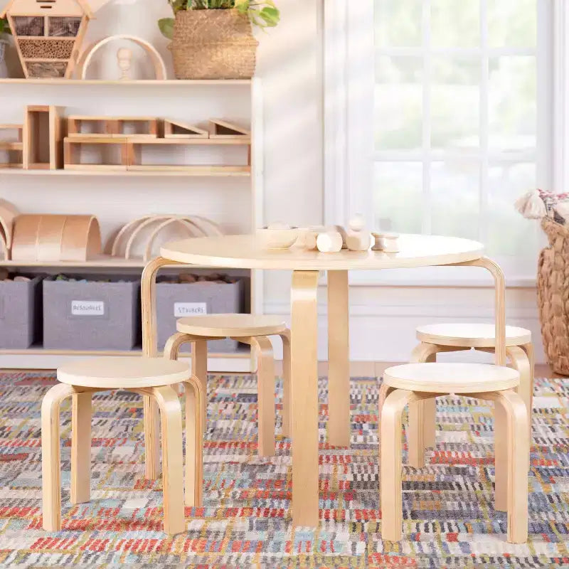 Set tavolo e sedie per bambini Nordic di Guidecraft: Tavolo rotondo in legno per attività per bambini con 4 sgabelli, ideale per camerette e aule scolastiche