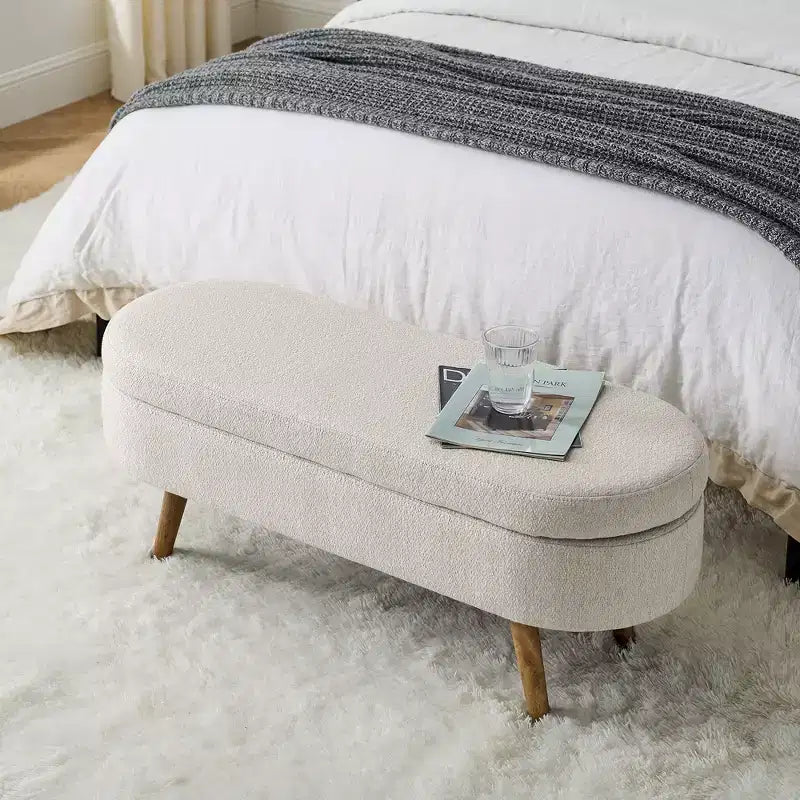 Panca Contenitore Ovale con Gambe in Legno di Hevea, Pouf Moderno Trapuntato - ModernLuxe