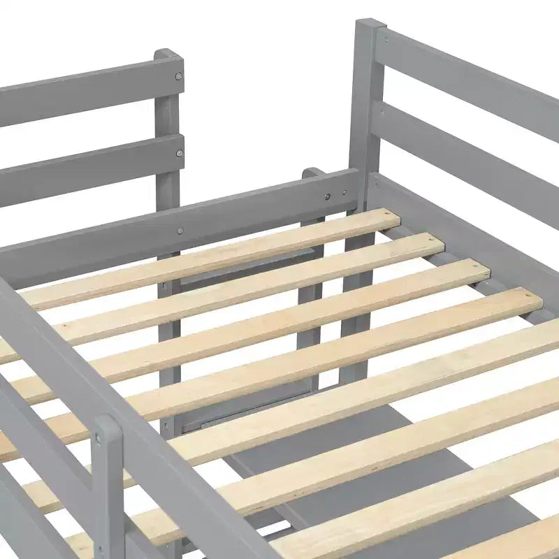 Letto a soppalco in legno con scaffali, scrivania e lavagna - ModernLuxe