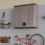 Mobiletto a parete Suncast con ripiano singolo e organizer a muro per attrezzi manuali (confezione da 2)