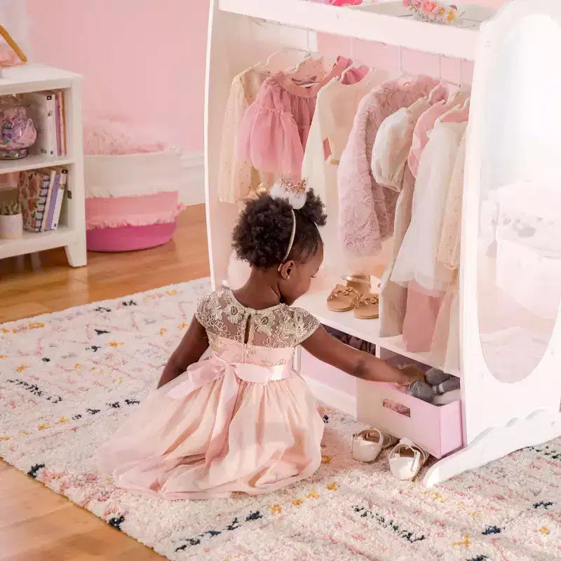 Guidecraft Kids' Dress Up Storage - Bianco: Armadio per Travestimenti, Guardaroba per Costumi e Organizzatore di Vestiti con Specchio e Appendiabiti