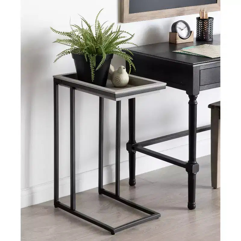 Tavolino a C in legno e metallo Kate and Laurel Lockridge