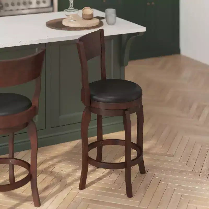 Flash Furniture Sgabello da bar Nichola di livello commerciale, schienale aperto classico, girevole, altezza bancone, con struttura in legno curvato e seduta imbottita e rivestita