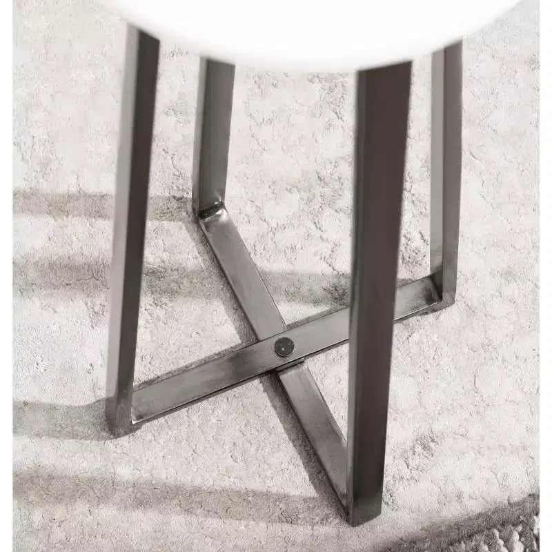 Tavolino portabevande in metallo Kate and Laurel Zia