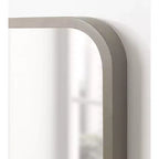 Specchio rettangolare con angoli arrotondati Kate and Laurel Hutton con cornice in legno