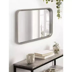 Specchio rettangolare con angoli arrotondati Kate and Laurel Hutton con cornice in legno