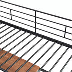 Letto a soppalco matrimoniale in metallo con scrivania e griglia metallica, elegante letto con struttura in metallo, scala contenitore e armadio - ModernLuxe