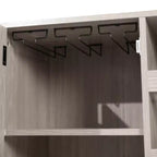 Mobile bar e credenza classici Emma and Oliver con armadietto a porta singola in stile shaker con portabicchieri sospeso e mensole aperte per bottiglie