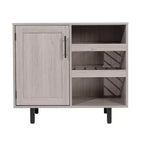 Mobile bar e credenza classici Emma and Oliver con armadietto a porta singola in stile shaker con portabicchieri sospeso e mensole aperte per bottiglie
