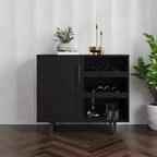 Mobile bar e credenza classici Emma and Oliver con armadietto a porta singola in stile shaker con portabicchieri sospeso e mensole aperte per bottiglie