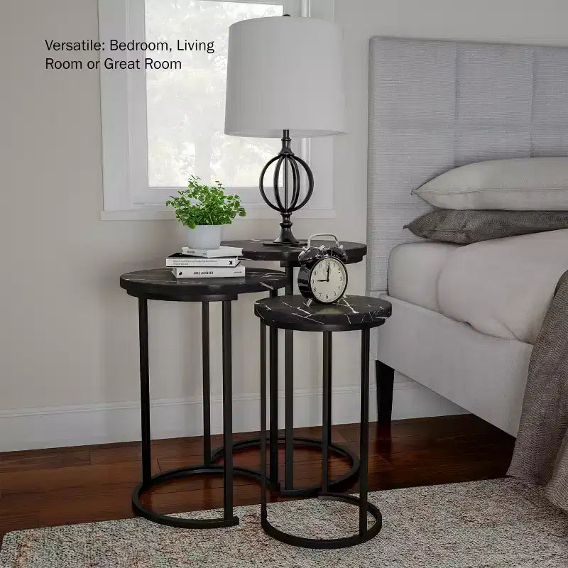 Hasting Home Set di 3 tavolini rotondi da salotto – Tavolini a incastro o comodini moderni con piano in finto marmo e base in metallo nero
