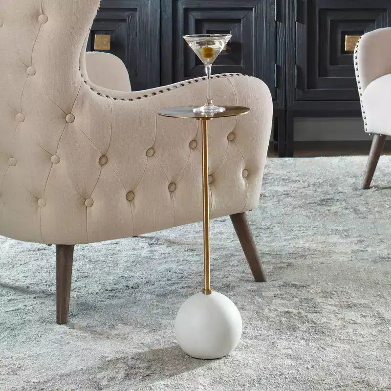 Tavolino rotondo portabevande in ottone Gimlet 8 1/2 di Uttermost