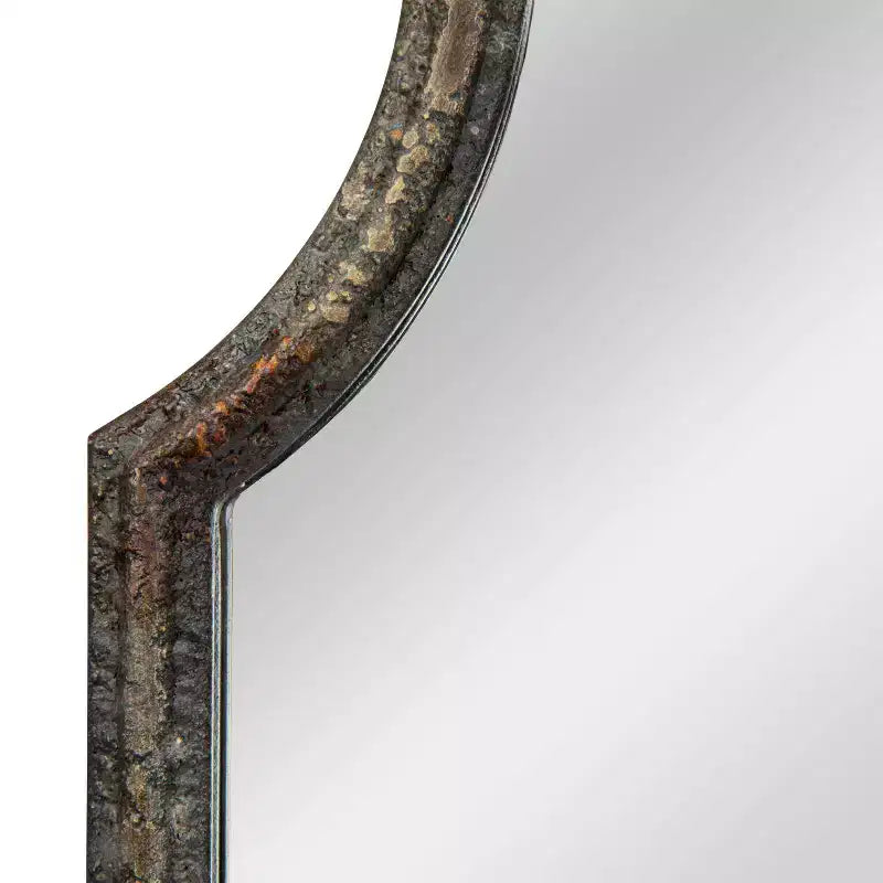 Specchio da parete Storied Home con cornice ad arco in metallo