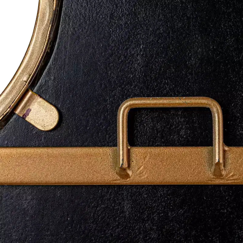 Specchio da parete Storied Home con cornice ad arco in metallo