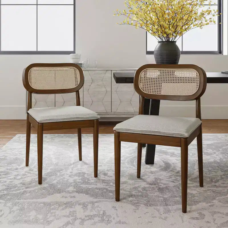 Sedia da pranzo Hartmut Modern Ratten con gambe in legno massello ART OF LIVING DESIGNS