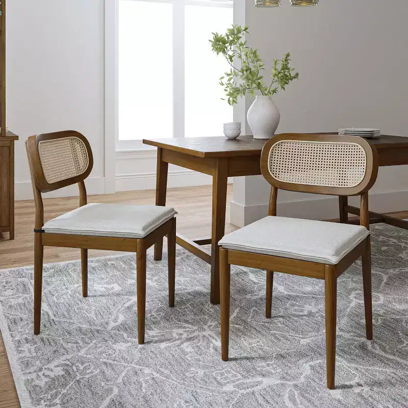 Sedia da pranzo Hartmut Modern Ratten con gambe in legno massello ART OF LIVING DESIGNS