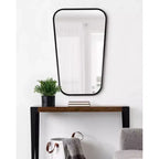 Specchio da parete Caskill con cornice a campana - Kate & Laurel All Things Decor