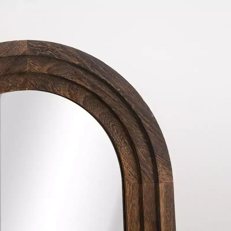 Dovelina Specchio a figura intera con cornice in legno ad arco, da appoggio