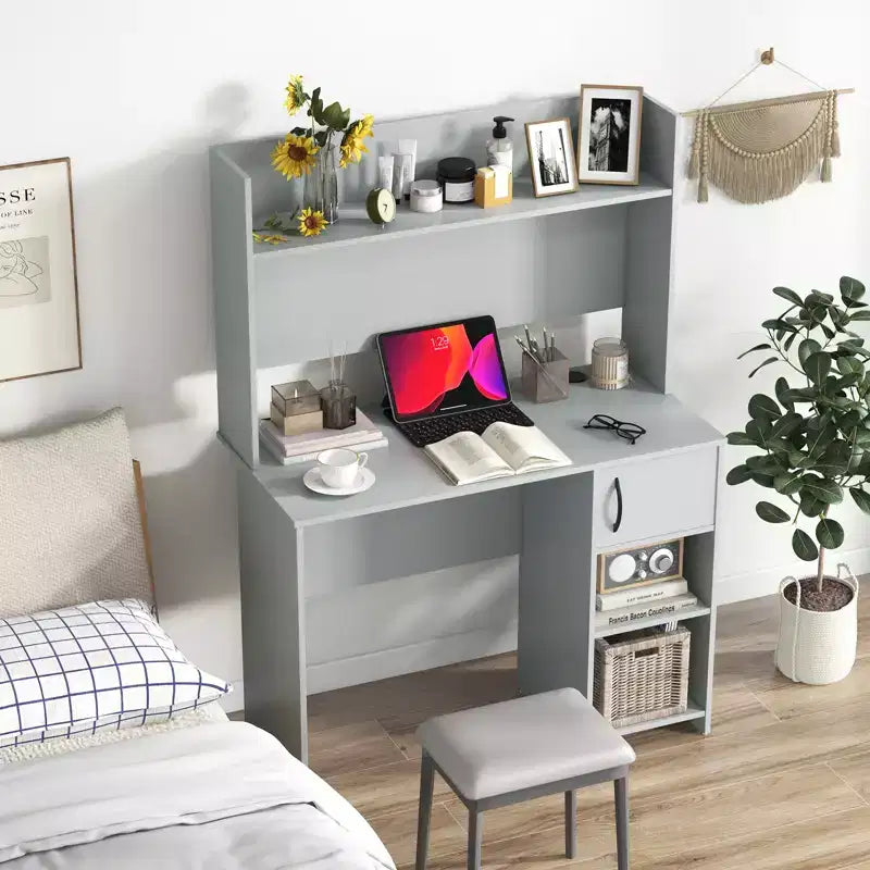 Scrivania per computer Costway con libreria, scrivania per ufficio, ripiano regolabile, tavolo da scrittura moderno per PC con supporto per CPU e armadietto con anta, 2 fori passacavi