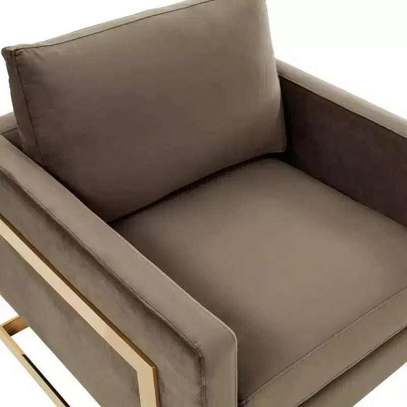 LeisureMod Lincoln poltrona a pozzetto imbottita - moderna sedia club in velluto con struttura architettonica in metallo dorato
