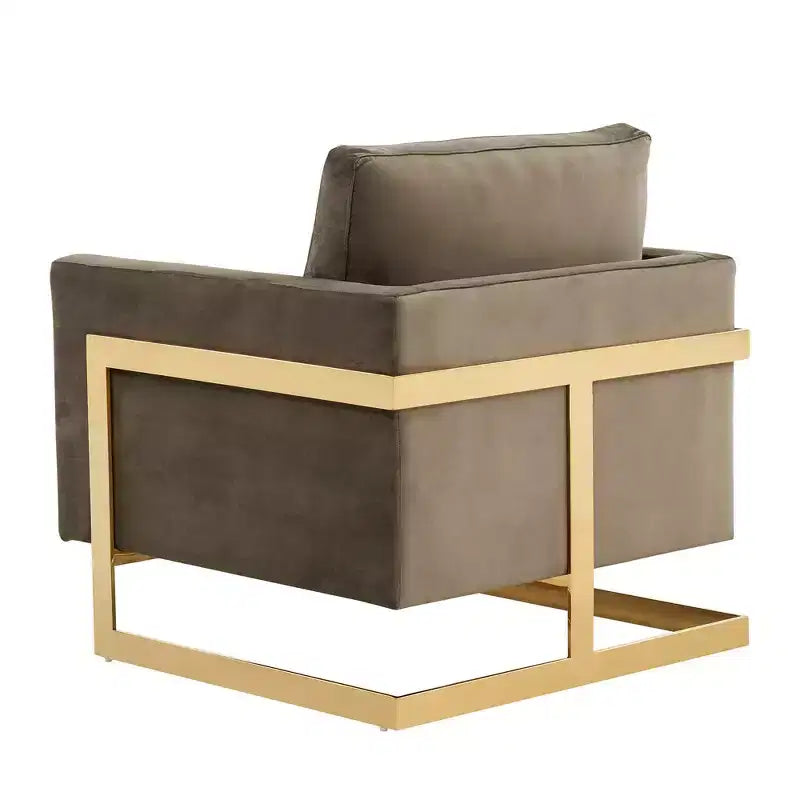 LeisureMod Lincoln poltrona a pozzetto imbottita - moderna sedia club in velluto con struttura architettonica in metallo dorato