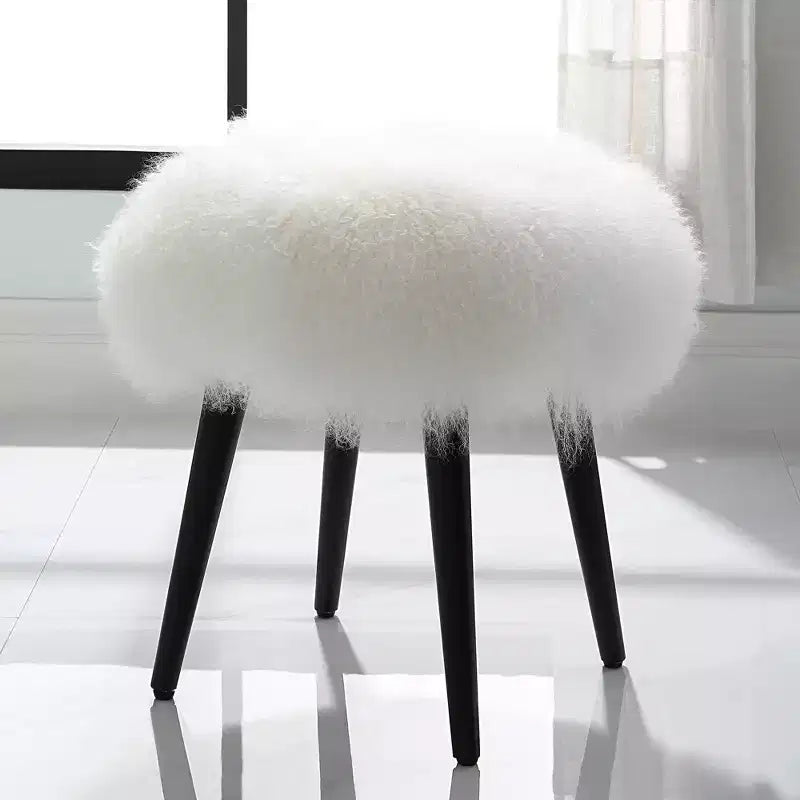 Sgabello d'accento Uttermost Wooly in pelle di pecora bianca