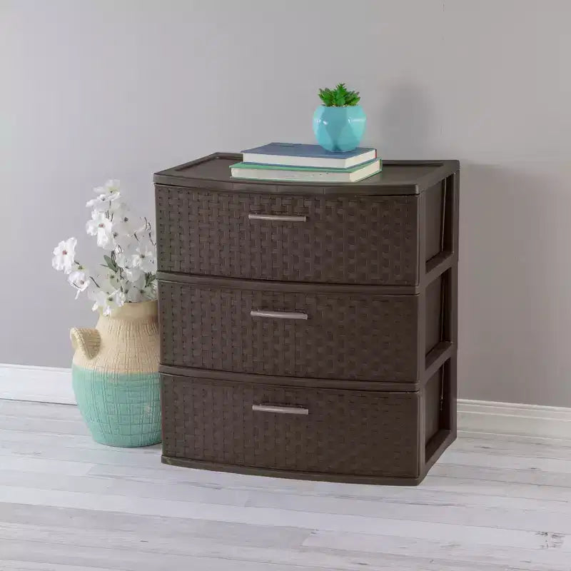 Sterilite Comò con 3 cassetti grandi in finto vimini, cassetti in plastica per organizzare i vestiti in camera da letto, armadio, confezione da 2, marrone