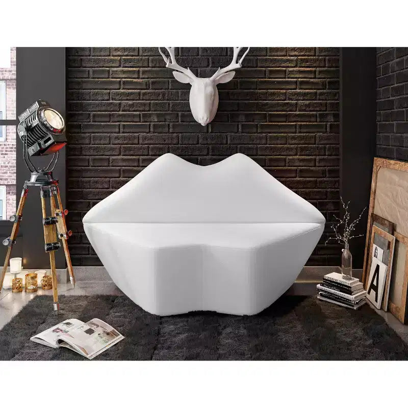 Divanetto 2 posti Kiss in ecopelle - Manhattan Comfort
