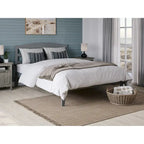 Letto a piattaforma Warren in legno massiccio con caricatore USB collegabile