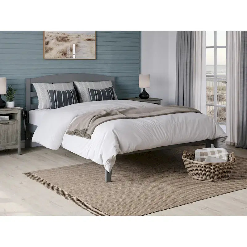 Letto a piattaforma Warren in legno massiccio con caricatore USB collegabile