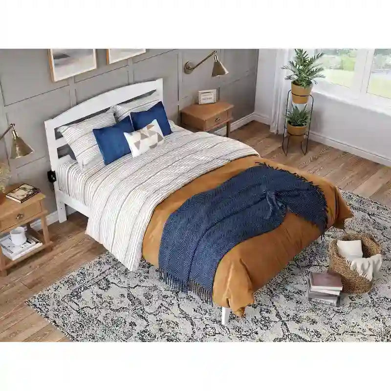Letto a piattaforma Warren in legno massiccio con caricatore USB collegabile