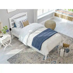 Letto a piattaforma Warren in legno massiccio con caricatore USB collegabile