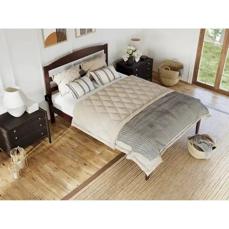 Letto a piattaforma Warren in legno massiccio con caricatore USB collegabile
