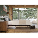 Letto a piattaforma Warren in legno massiccio con caricatore USB collegabile