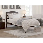 Letto a piattaforma Warren in legno massiccio con caricatore USB collegabile
