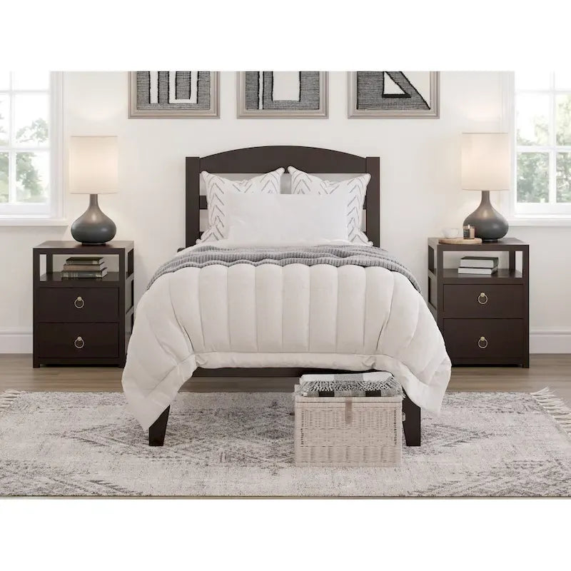 Letto a piattaforma Warren in legno massiccio con caricatore USB collegabile