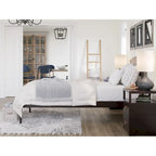 Letto a piattaforma Warren in legno massiccio con caricatore USB collegabile