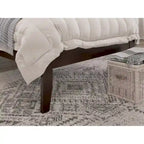 Letto a piattaforma Warren in legno massiccio con caricatore USB collegabile