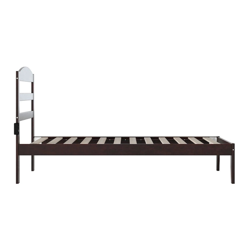 Letto a piattaforma Warren in legno massiccio con caricatore USB collegabile