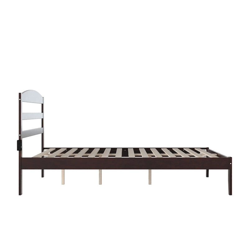 Letto a piattaforma Warren in legno massiccio con caricatore USB collegabile