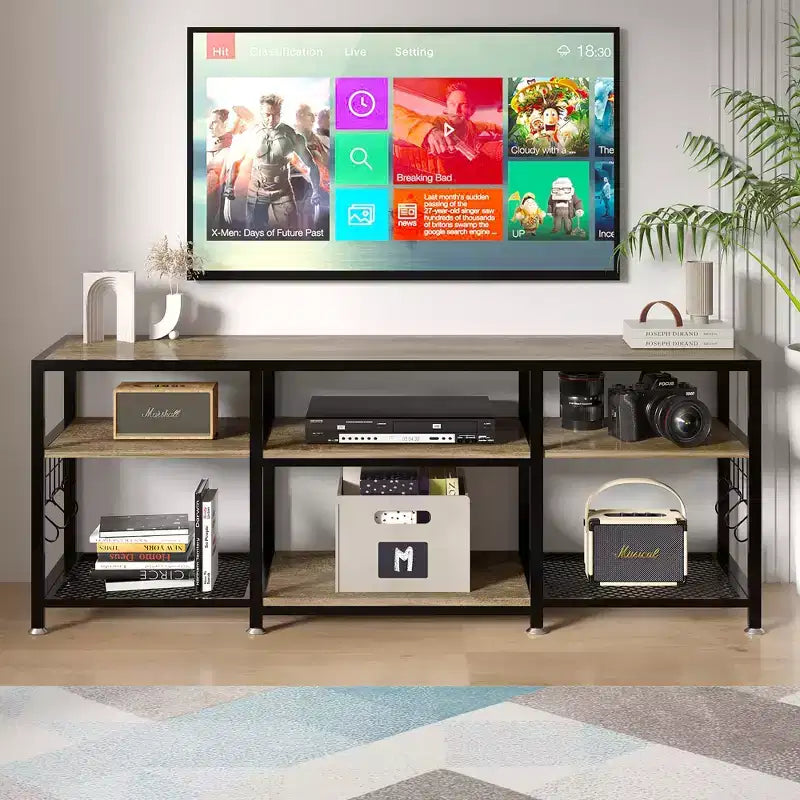 Mobile TV VECELO da 65 pollici, Centro Intrattenimento con Ripiani e Ganci, Tavolo Console Moderno a 3 Livelli in Legno