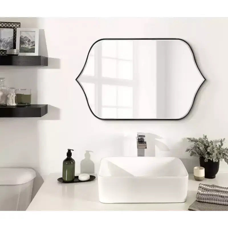 Specchio da parete con cornice Tyla 20 x 32 - Kate & Laurel All Things Decor