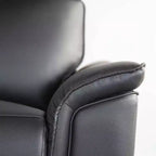 HOMES: Inside + Out Poltrona Bisous in similpelle con reclinazione manuale a leva laterale