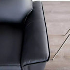 HOMES: Inside + Out Poltrona Bisous in similpelle con reclinazione manuale a leva laterale