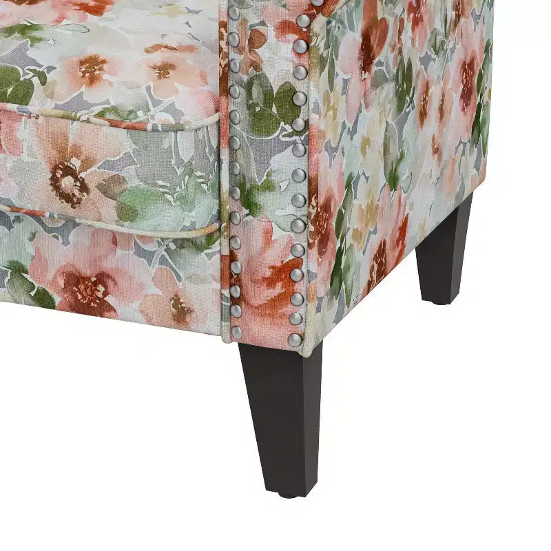 Poltrona con braccioli arrotolati tradizionali Handy Living Janet con borchie in peltro e motivo floreale
